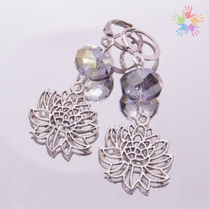 Handmade Crystal Earrings, Beautiful Elegant Lotus Earrings von HandlyStudioStore