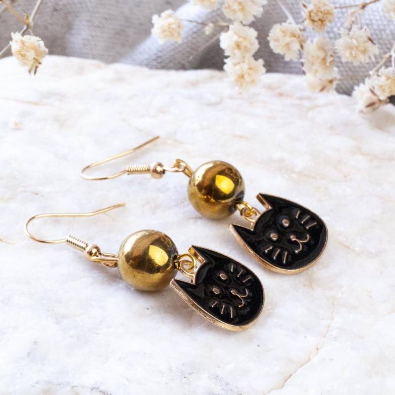Handmade Hematite Cat Earrings, Beautiful Kawaii Funny Cat, Black Jewelry, Enamel Earrings von HandlyStudioStore
