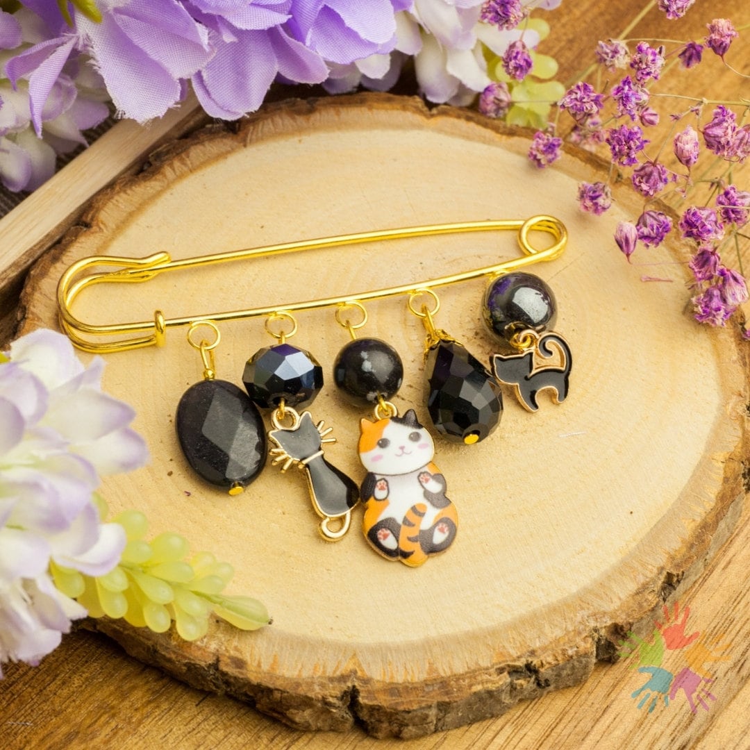 Handmade Unique Black Cat Gemstone & Crystal Brooch, Three-Colored Broosh Handmade Unique Black Cat Gemstone & Crystal Brooch, Three-Colored Broosh von HandlyStudioStore