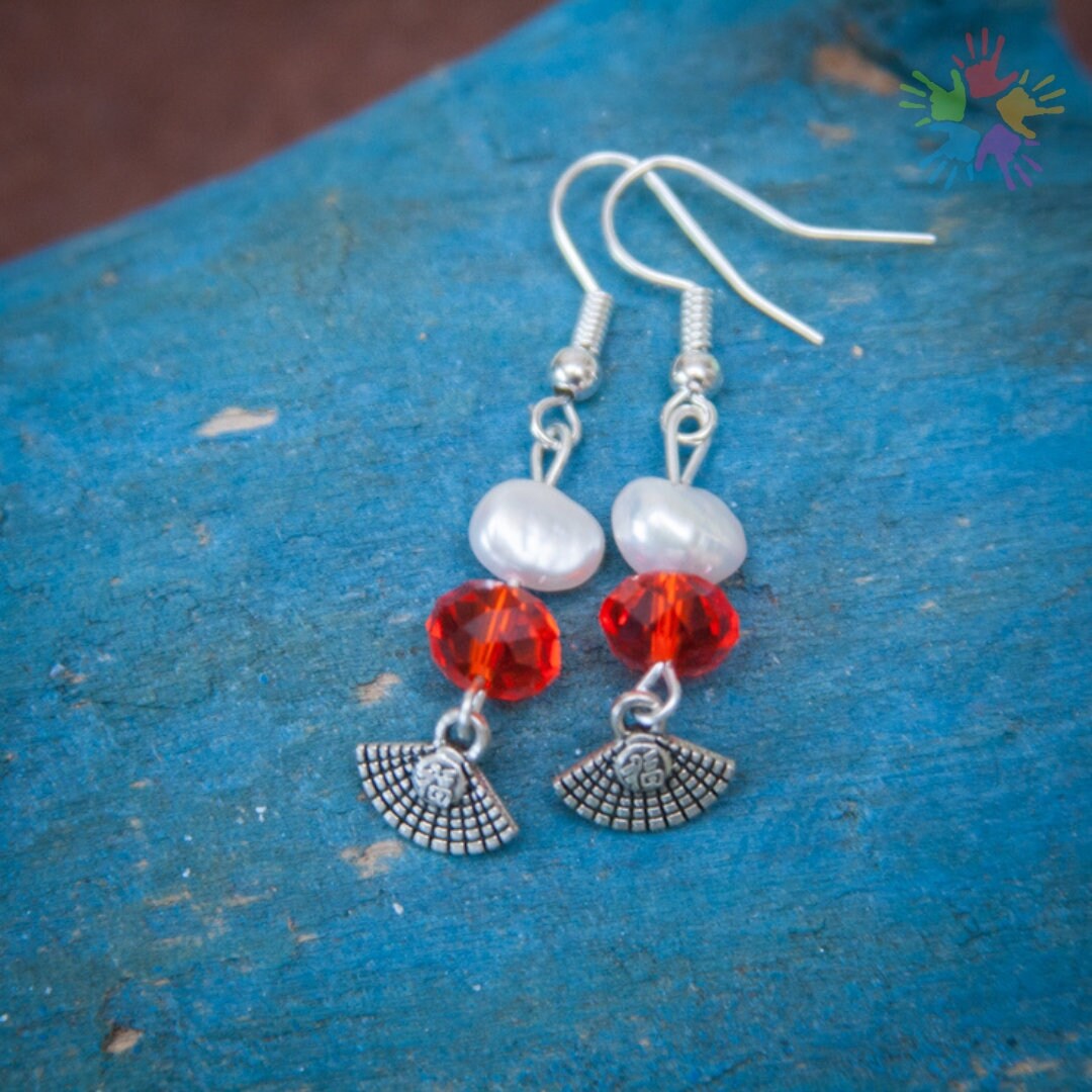 Handmade Unique River Pearl & Crystal Earrings, Elegant Fan Earrings von HandlyStudioStore