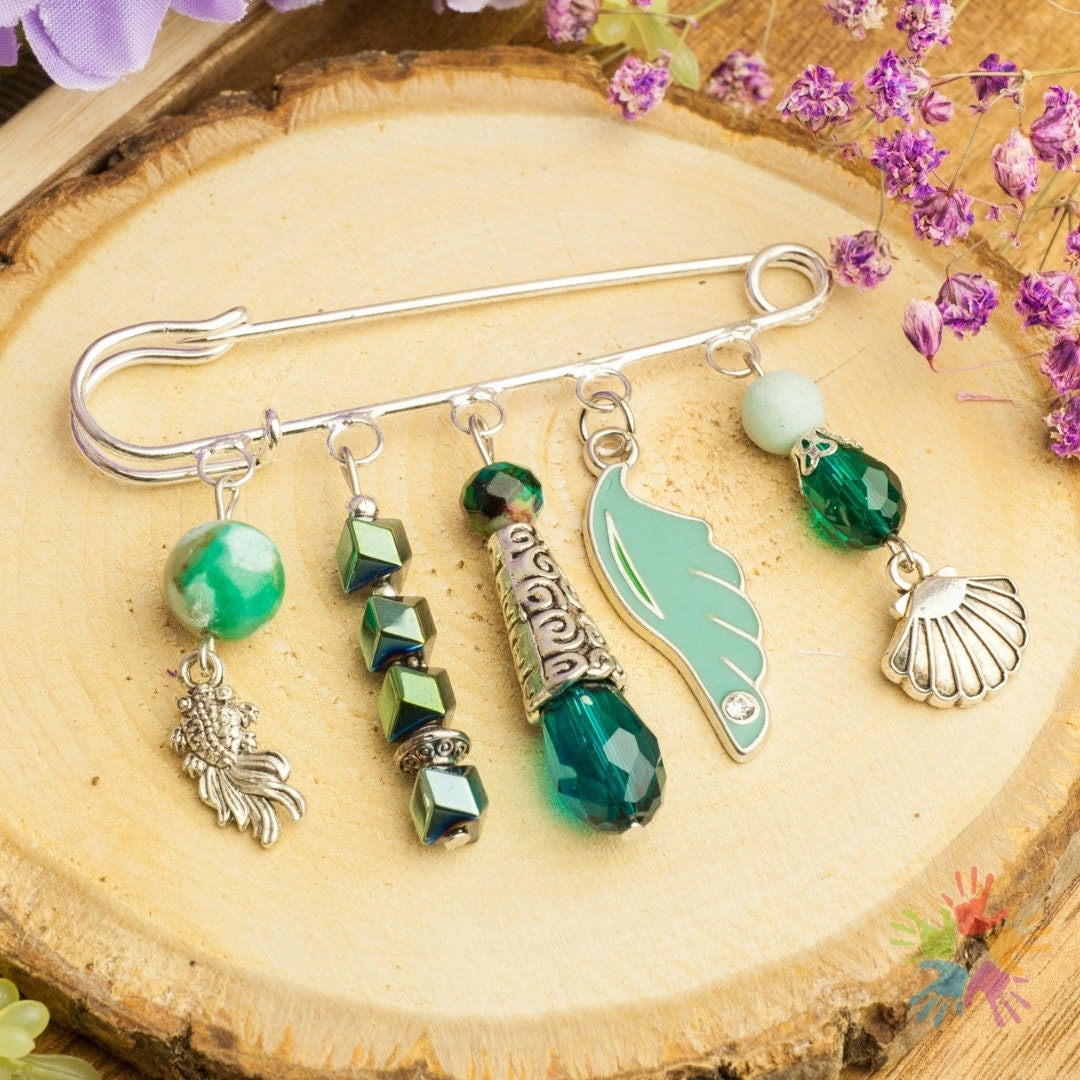 Handmade Unique Sea Style Gemstone Brooch, Agate Beautiful Fish Semi-Presious Stones, Green, Seashells Handmade Unique Sea Style Gemstone Brooch, Agate Beautiful Fish Semi-Presious Stones, Green, Seashells von HandlyStudioStore