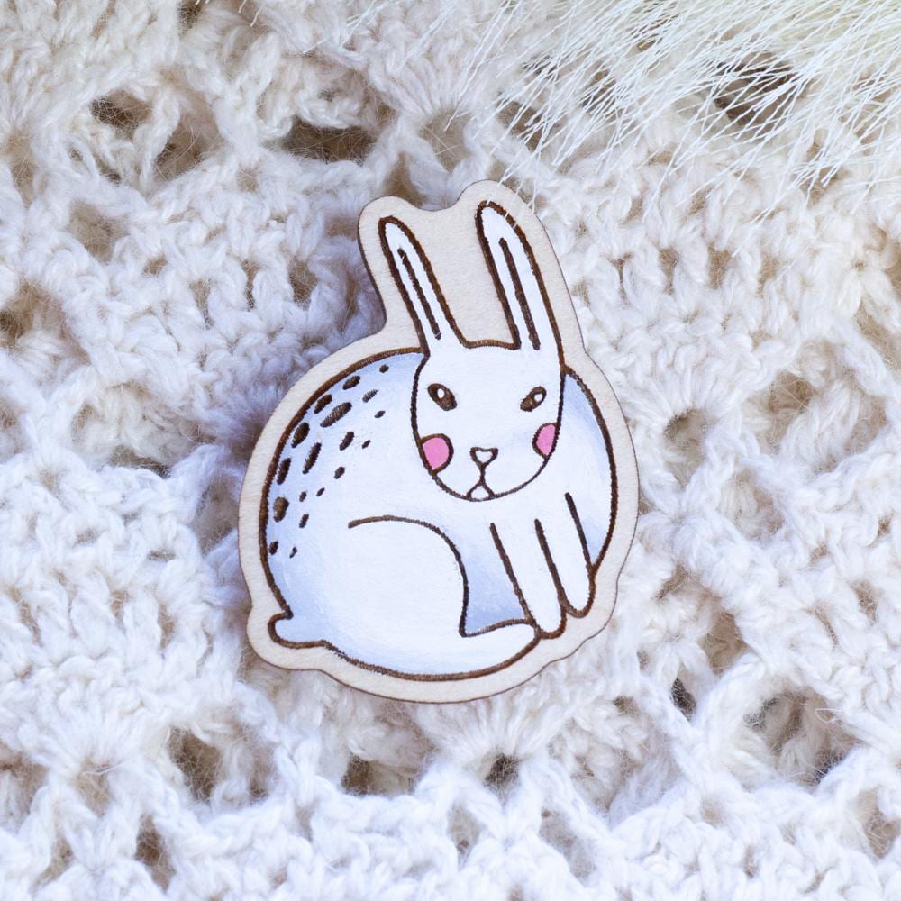 Handpainted Wooden Brooch, Rabbit White Beautiful Handmade Gift For Everyone, Animal Jewelry von HandlyStudioStore