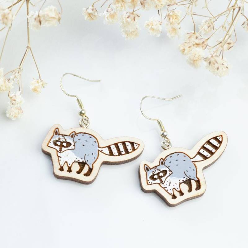 Handpainted Wooden Earrings, Funny Racoon Jewelry, Beautiful Handmade Gift For Everyone, Animal Earrings Handpainted Wooden Earrings, Funny Racoon Jewelry, Beautiful Handmade Gift For Everyone, Animal Earrings von HandlyStudioStore