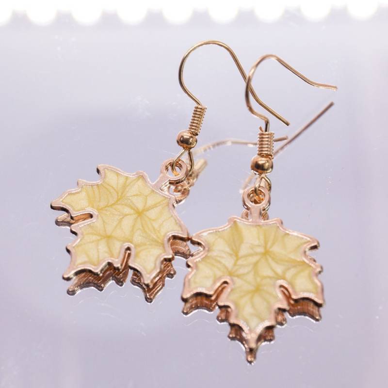 Yellow Leaf Handmade Enamel Earrings, Beautiful Forest Fall Earrings von HandlyStudioStore