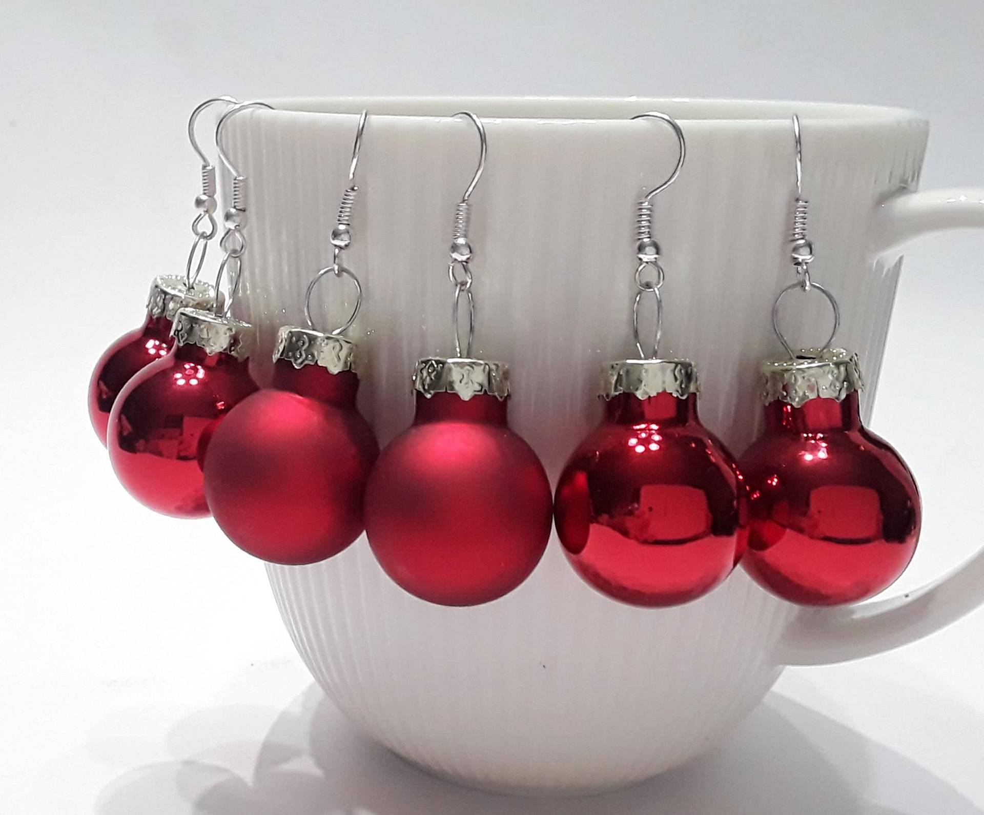 Christbaumkugeln Ohrringe Weihnachts Rot Gold Viele Farben 20 Mm Durchmesser von HandmadeAtelierBS