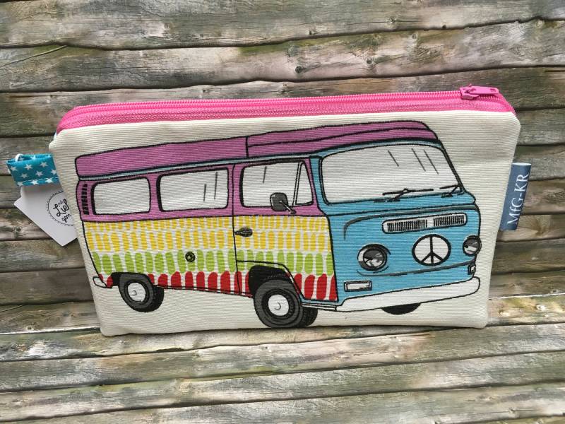 Cooles Reißverschlusstäschchen "Oldtimer", Retro, Oldtimer, Täschchen Mit Auto von HandmadeAusKrefeld