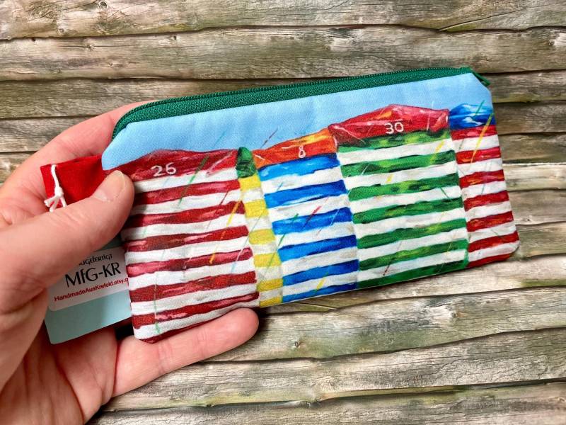 Maritimes Reißverschlusstäschchen „Borkumer Strandzelte", Witziges Reißverschlusstäschchen, Borkum Maritimes Reißverschlusstäschchen „Borkumer Strandzelte", Witziges Reißverschlusstäschchen, Borkum von HandmadeAusKrefeld