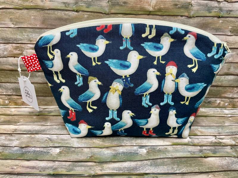Witziges, Maritimes Reißverschlusstäschchen „Möwen Mit Mütze Und Stiefel", Täschchen Lustigen Möwen, Möwen von HandmadeAusKrefeld