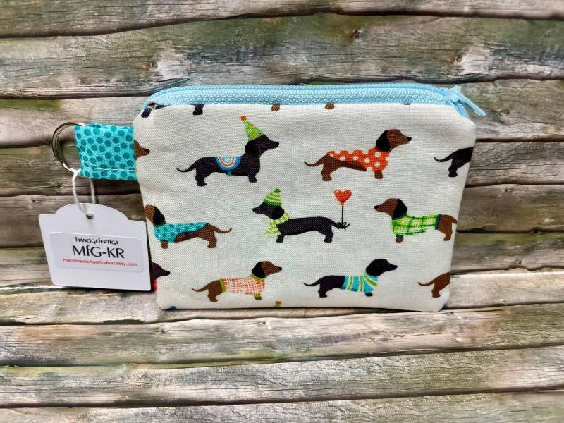 Witziges Mini-Reißverschlusstäschchen Mit Dackel-Motiv von HandmadeAusKrefeld