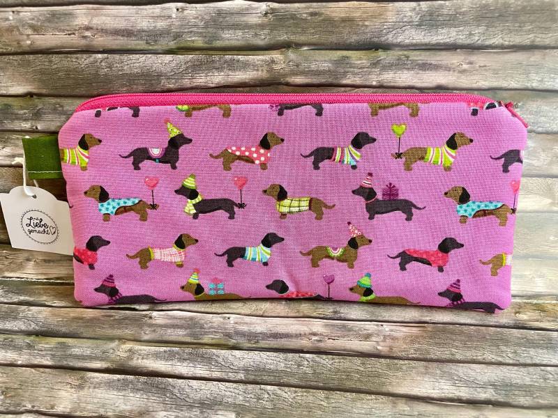 Witziges Reißverschlusstäschchen/Mäppchen Mit Dackel-Motiv von HandmadeAusKrefeld