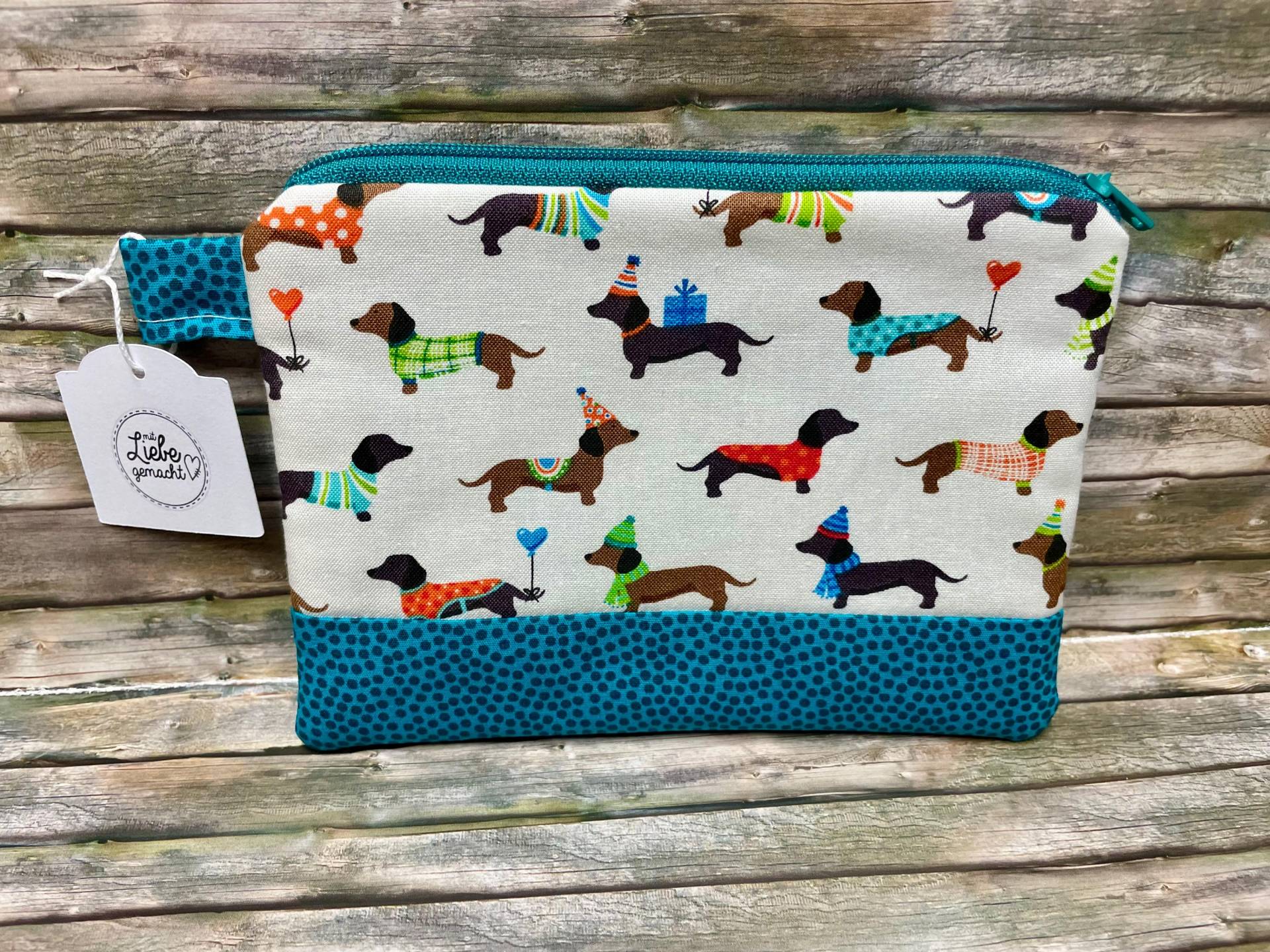 Witziges Reißverschlusstäschchen Mit Dackel-Motiv Witziges Reißverschlusstäschchen Mit Dackel-Motiv von HandmadeAusKrefeld