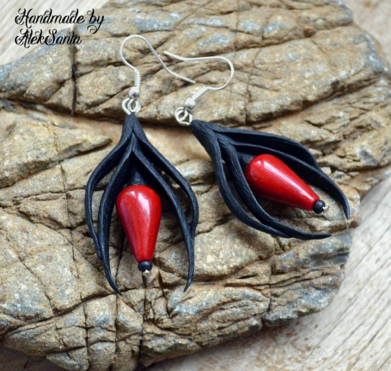 Rote Und Schwarze Lange Ohrringe - Einzigartige Ungewöhnliche Polymer Clay Schmuck Muttertagsgeschenk von HandmadeByAleksanta
