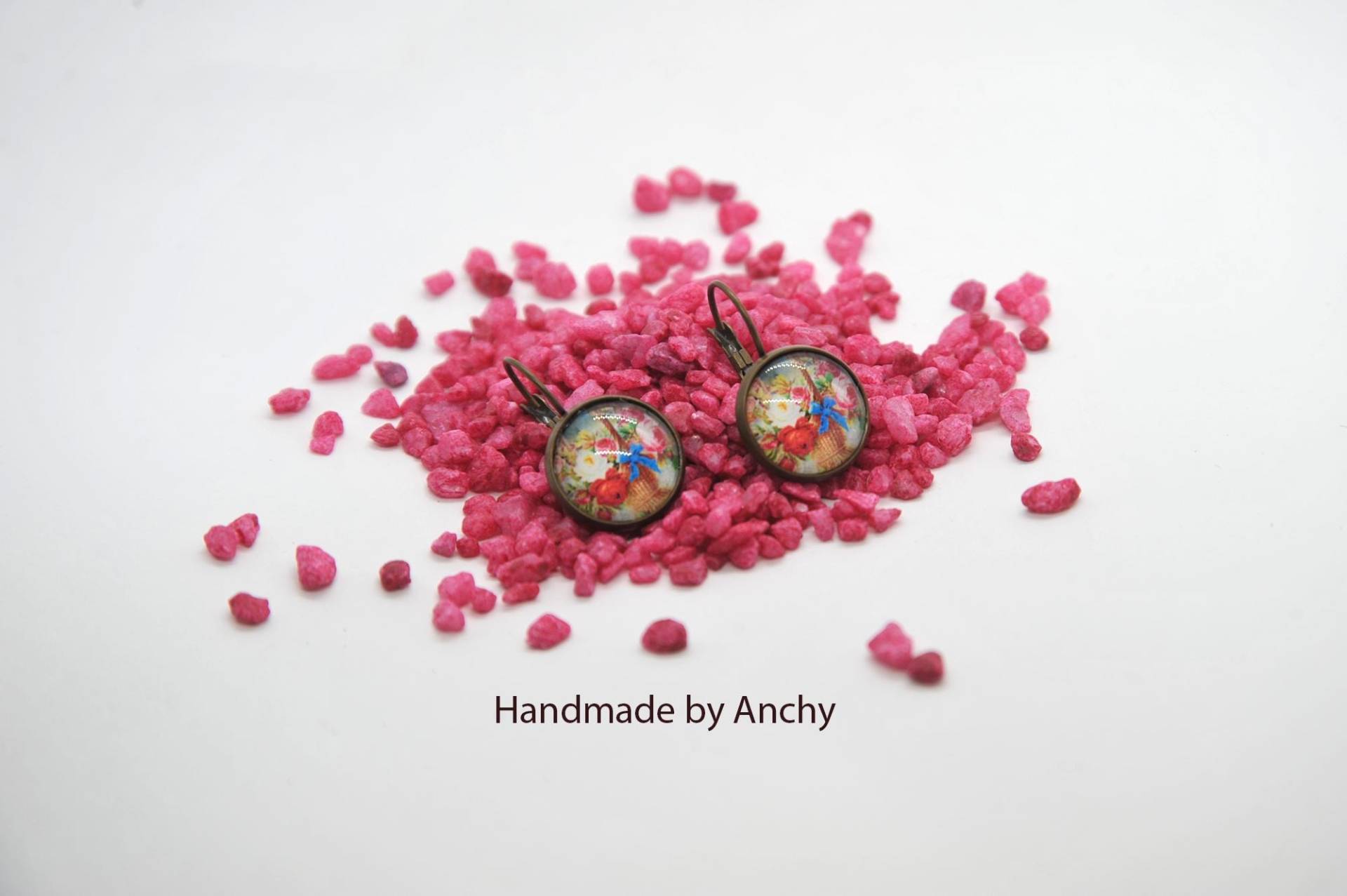 Blumenkorb Ohrringe Antik Bronze & Glascabochon Blumenkorb Ohrringe Antik Bronze & Glascabochon von HandmadeByAnchy