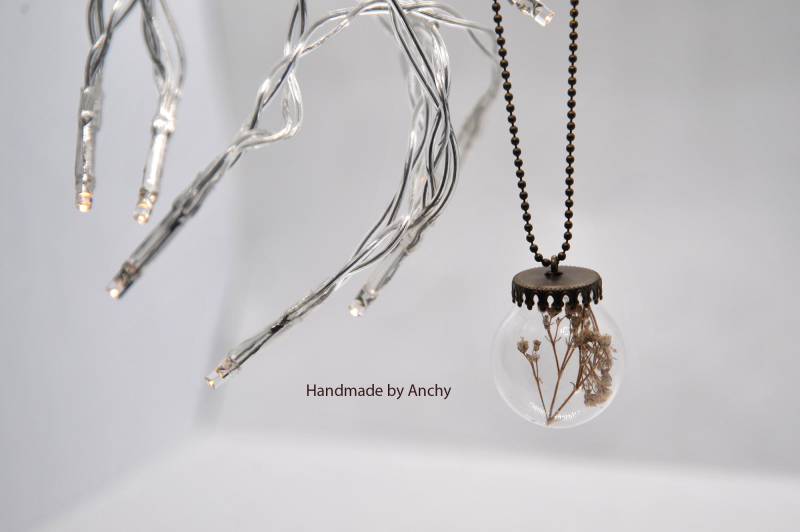 Echte Blume in Glas Anhänger Und Antike Bronze Kette/Echte Schmuck/Kunst Schmuck/Süßer Schmuck/Glasschmuck/Antike Kette von HandmadeByAnchy