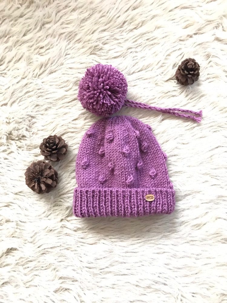 Wintermütze Aus Wolle Kleinkind Bommelmütze Gestrickt Wintermütze Aus Wolle Kleinkind Bommelmütze Gestrickt von HandmadeByAtlas
