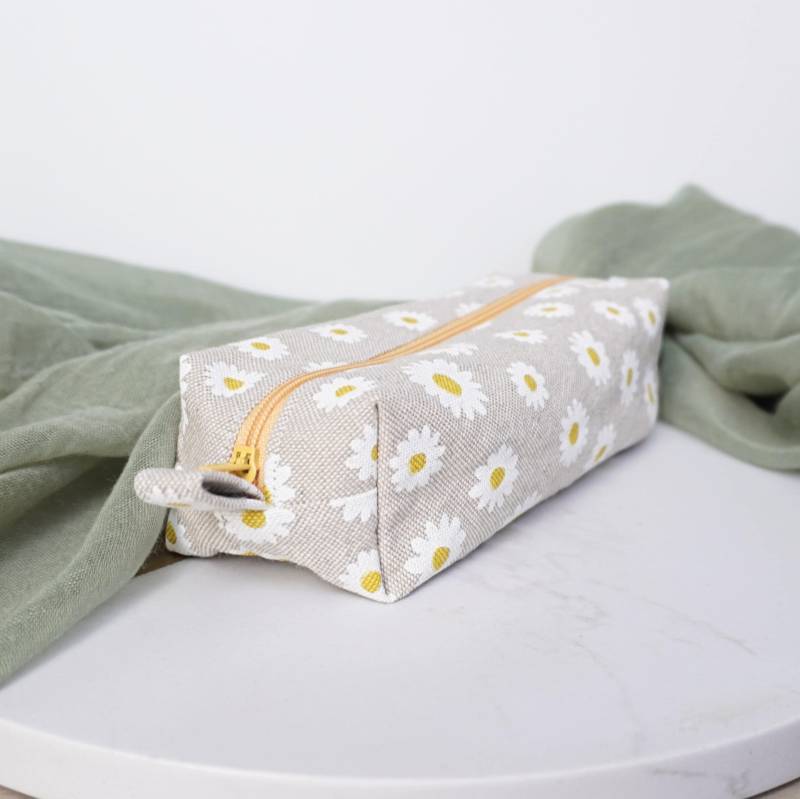 Etui Für Stifte, Mäppchen Gänseblümchen, Stifte Federmäppchen Daisy, Schminktäschchen, Kosmetiktäschen, Daisy Stift Etui Für Stifte, Mäppchen Gänseblümchen, Stifte Federmäppchen Daisy, Schminktäschchen, Kosmetiktäschen, Daisy Stift von HandmadeByDoene