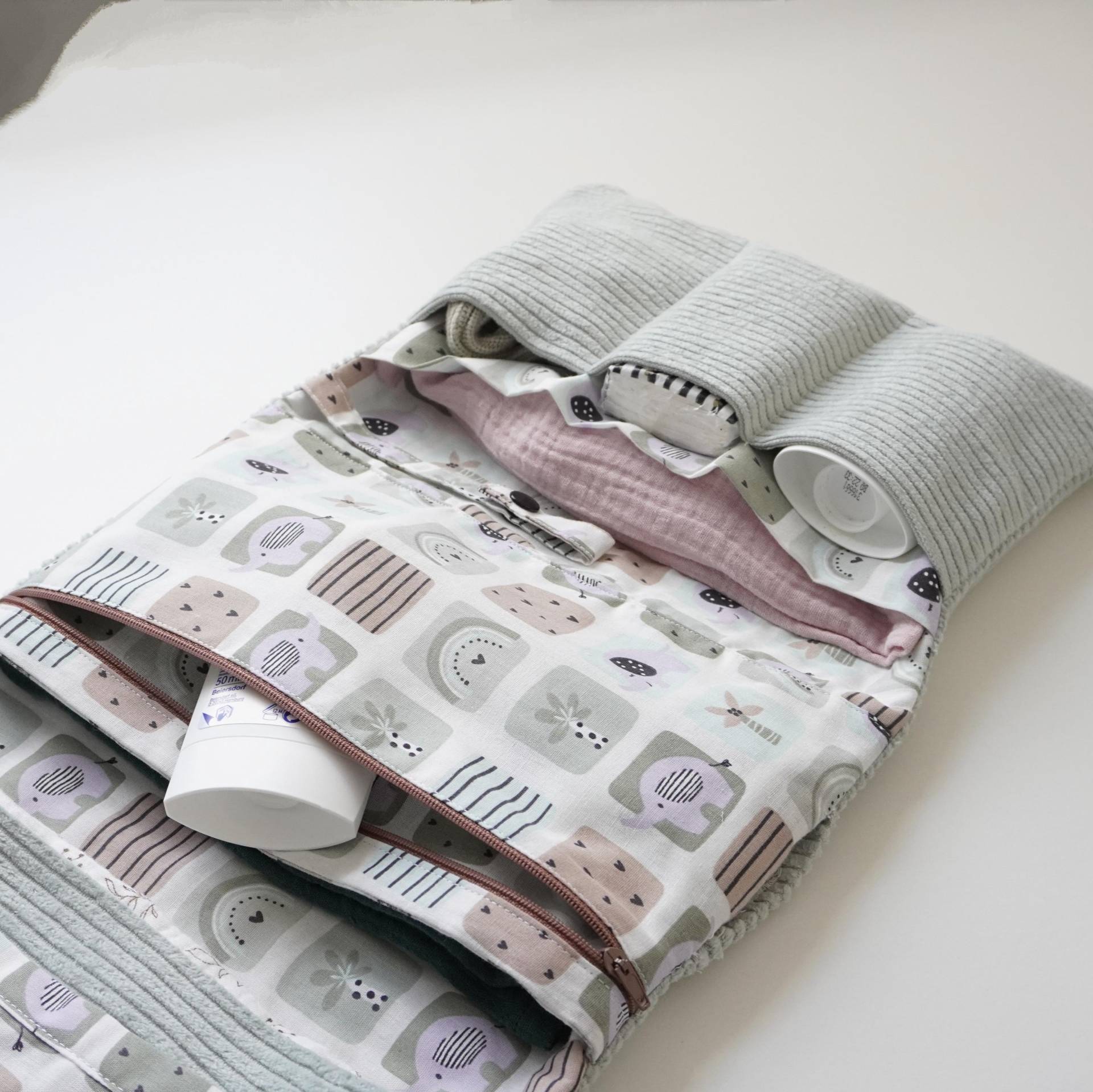 Windeltasche Aus Cord, Wickeltasche, Wickeltasche Unterwegs, Baby Junge, Xxl, Geburt Windeltasche Aus Cord, Wickeltasche, Wickeltasche Unterwegs, Baby Junge, Xxl, Geburt von HandmadeByDoene