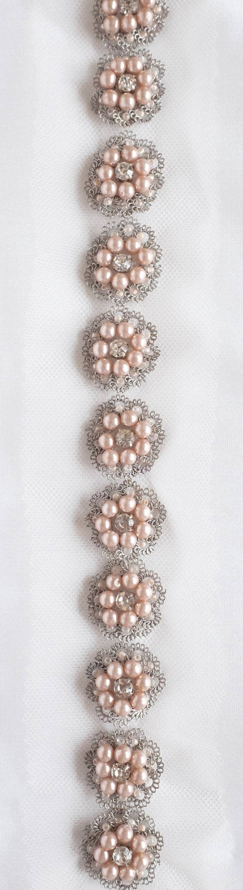 Couture Trim | Handperlen Trim Von Blumen Mit Geschadelten Metallringe Gewellt von HandmadeByExotica