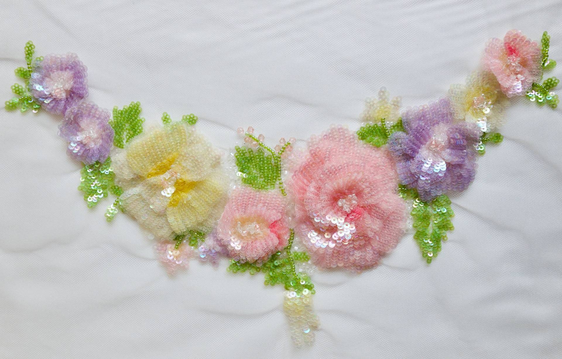 Ein Strauß Handgefertigter Paillettenblüten in Pastell Ein Strauß Handgefertigter Paillettenblüten in Pastell von HandmadeByExotica