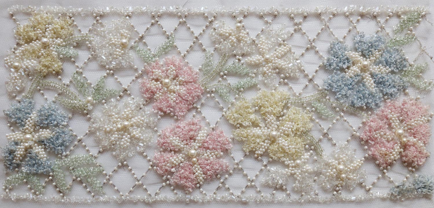 Handgefertigte Trim Mit Schleife Faden Blumen Und Perlen Handgefertigte Trim Mit Schleife Faden Blumen Und Perlen von HandmadeByExotica