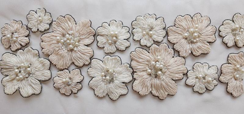 Handgefertigte Trim Mit Verdrehten Faden Blumen Und Perlen Handgefertigte Trim Mit Verdrehten Faden Blumen Und Perlen von HandmadeByExotica