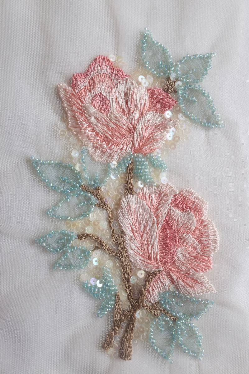 Handgefertigtes Motiv Mit Fäden Und Tule Applikationsblättern Handgefertigtes Motiv Mit Fäden Und Tule Applikationsblättern von HandmadeByExotica