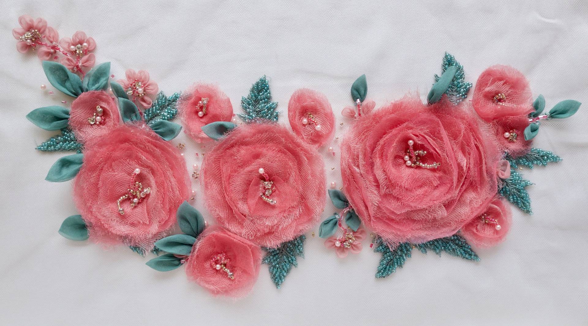 Handgemachte Applikation Aus Filigran Überlagigen Blumen Mit Rustikaler Unfinished Edging Handgemachte Applikation Aus Filigran Überlagigen Blumen Mit Rustikaler Unfinished Edging von HandmadeByExotica