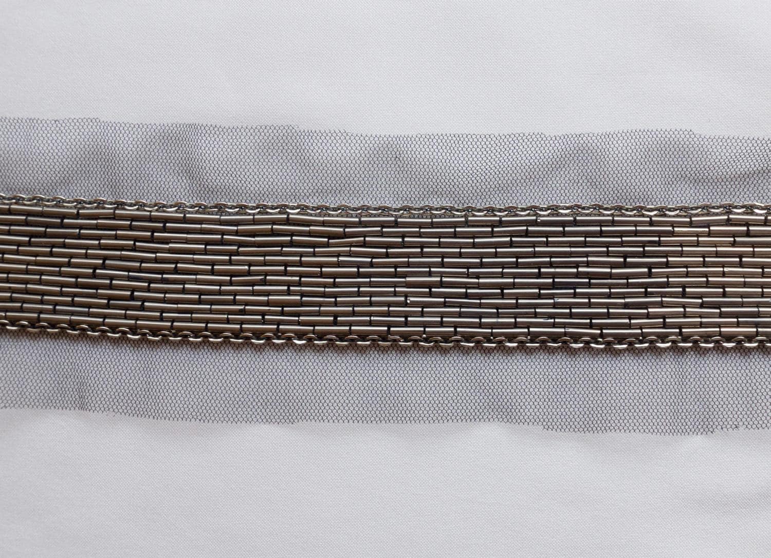 Perlen-Trimm Mit Kettenkanten in Anthrazitfarbenen Farben Perlen-Trimm Mit Kettenkanten in Anthrazitfarbenen Farben von HandmadeByExotica