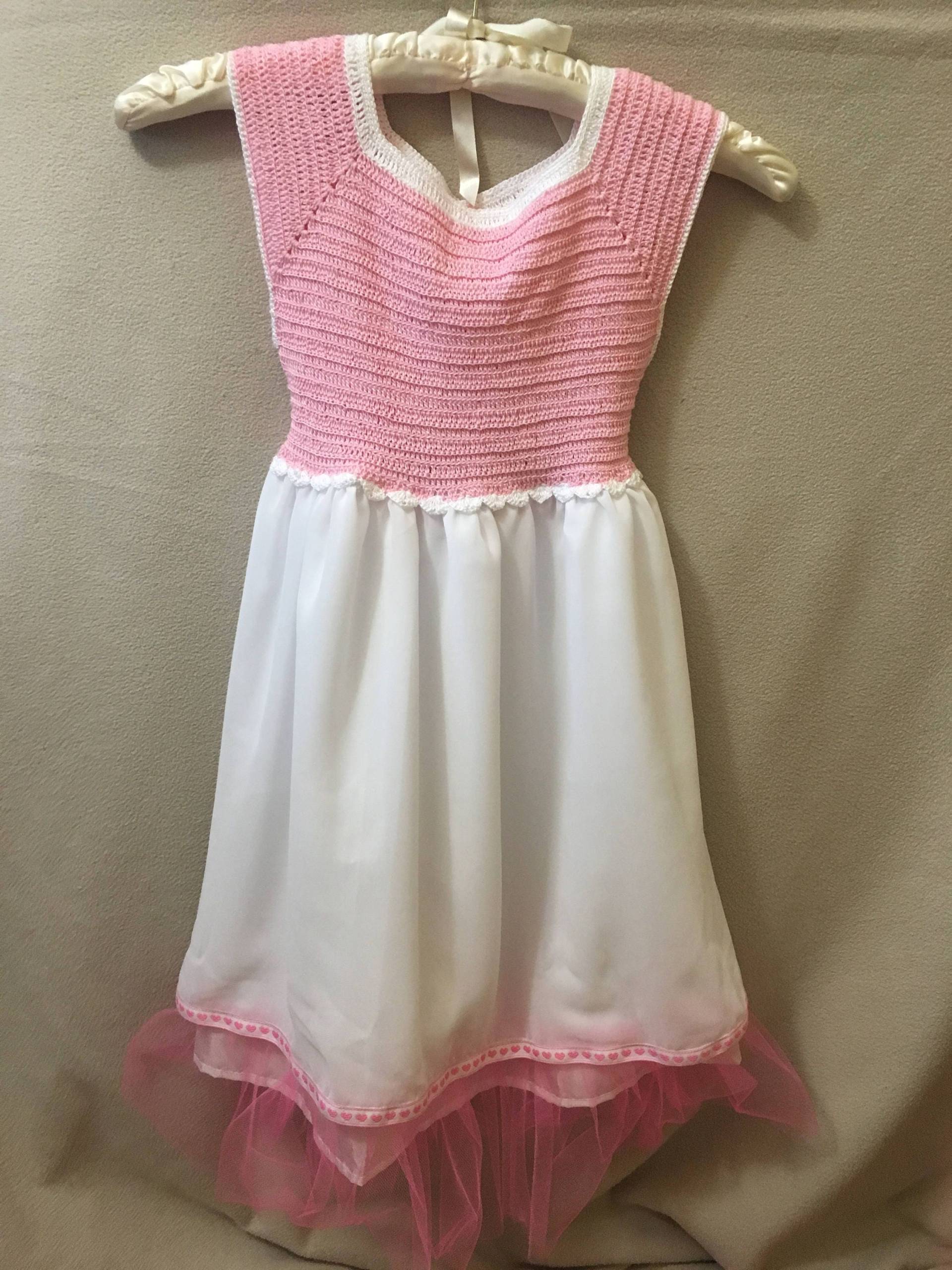 Rosa Und Weißen Häkelkleid Rosa Und Weißen Häkelkleid von HandmadeByJuana