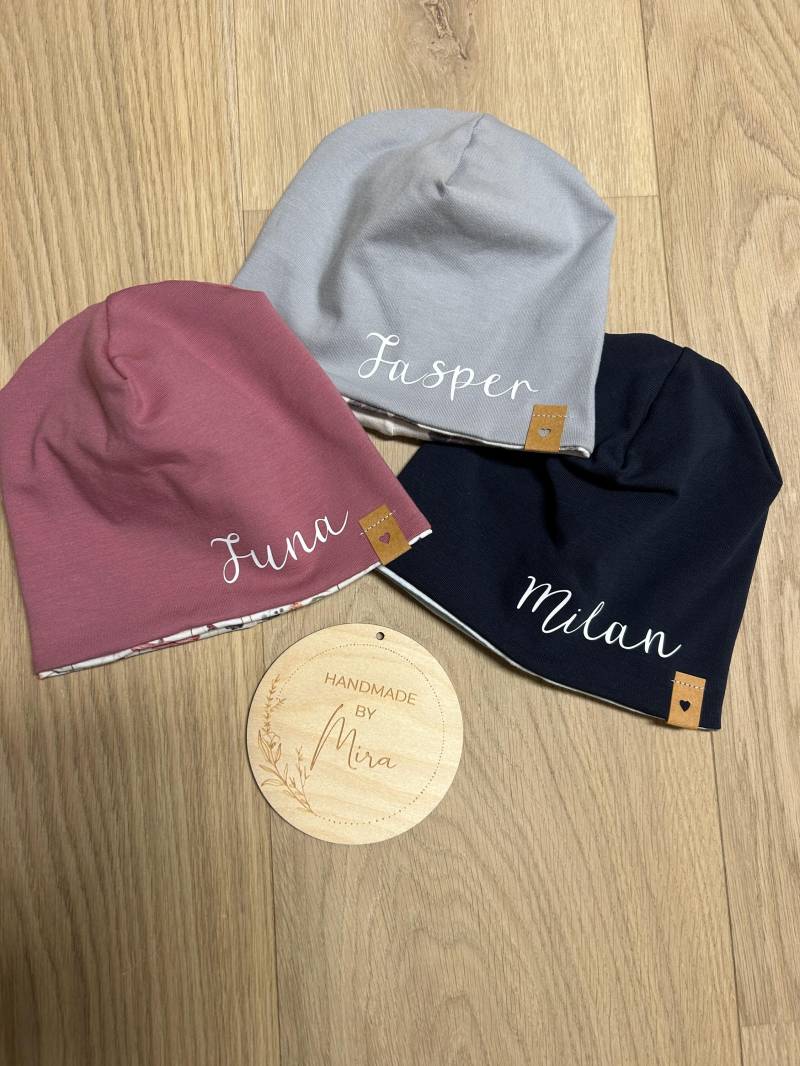 Handmade Baby Mütze Wendemütze Beanie Jersey Geschenk Herbst Winter Personalisiert Mit Name von HandmadeByMira2