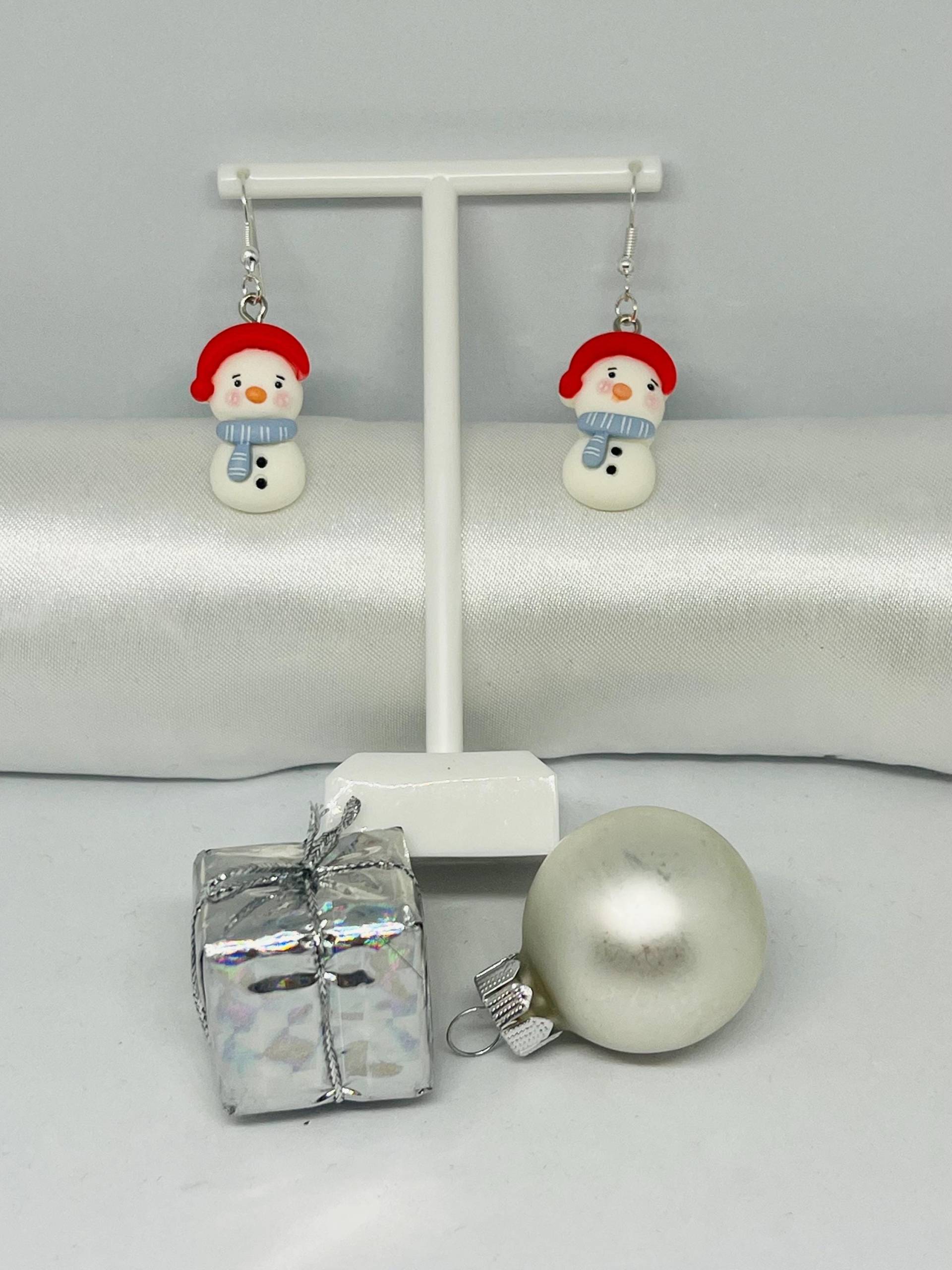 Schöne Weihnachtliche Hypoallergene Schneemann Ohrringe von HandmadeBySimone86