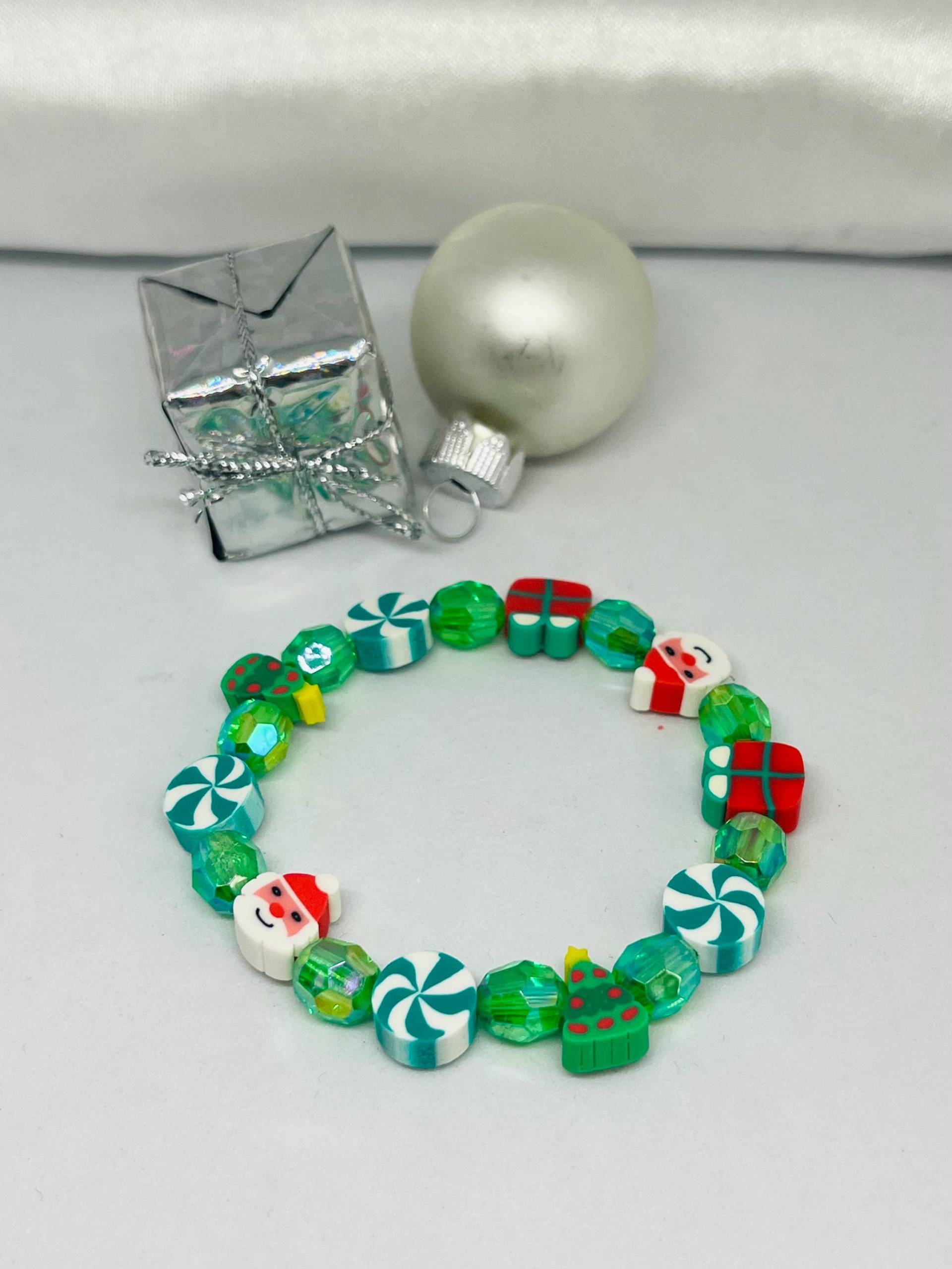 Weihnachtsarmband Mit Polymerperlen von HandmadeBySimone86