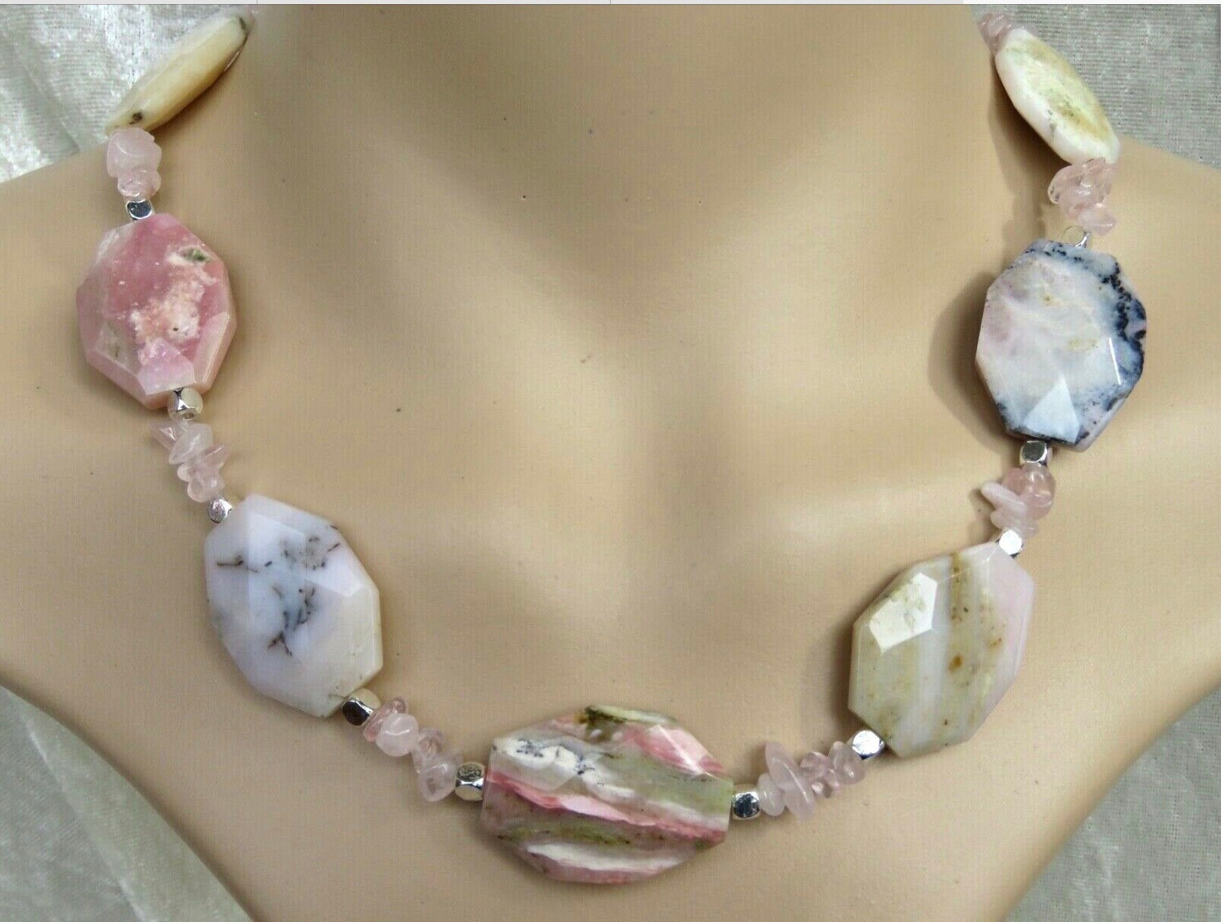 Edelstein Halskette, Versilberte Natürliche Pink Opal & Rosenquarz Statement Halskette Edelstein Halskette, Versilberte Natürliche Pink Opal & Rosenquarz Statement Halskette von HandmadeBySo