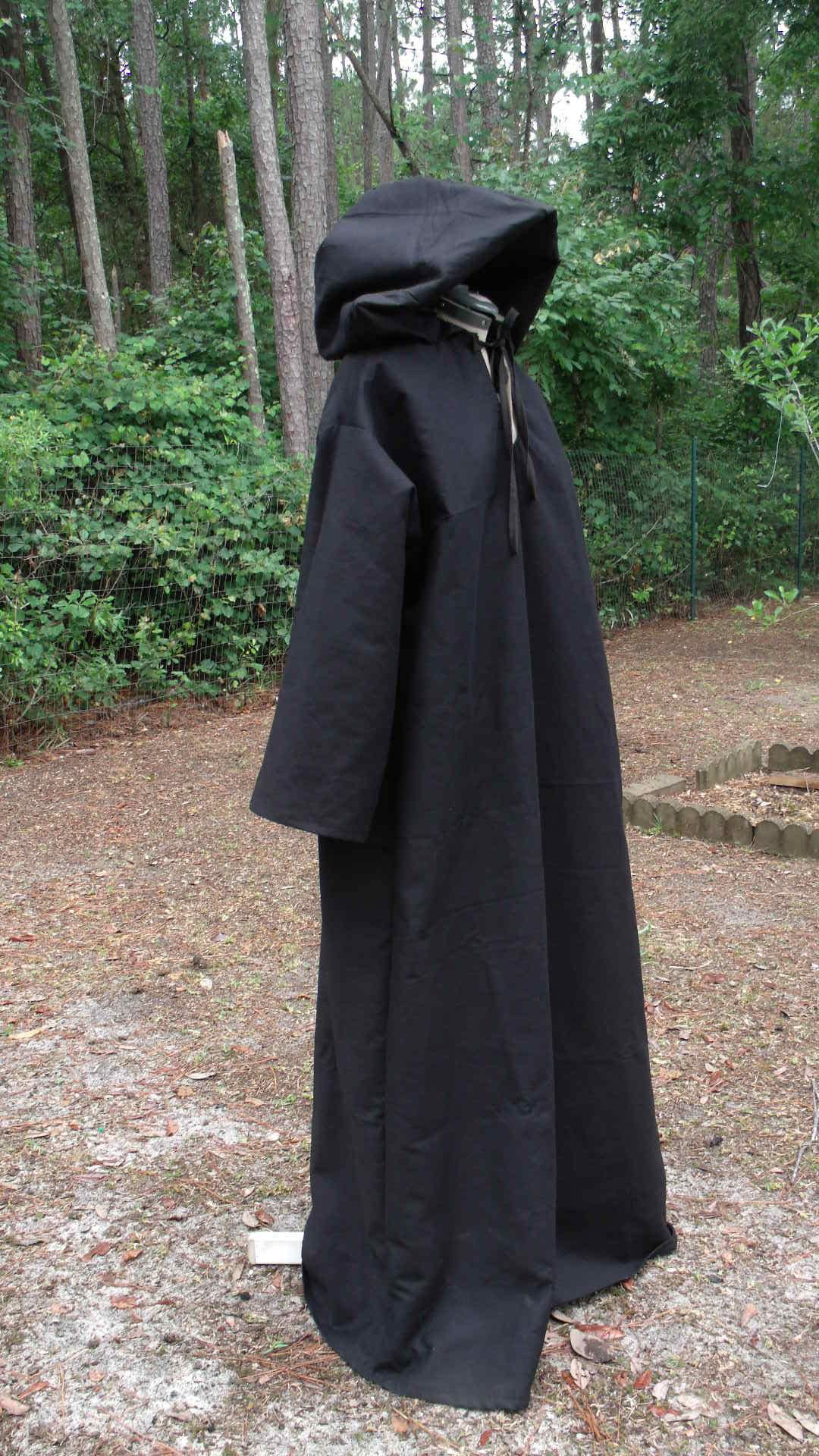 Kapuzenmantel in Schwarz Kapuzenmantel in Schwarz von HandmadeByThemTwo