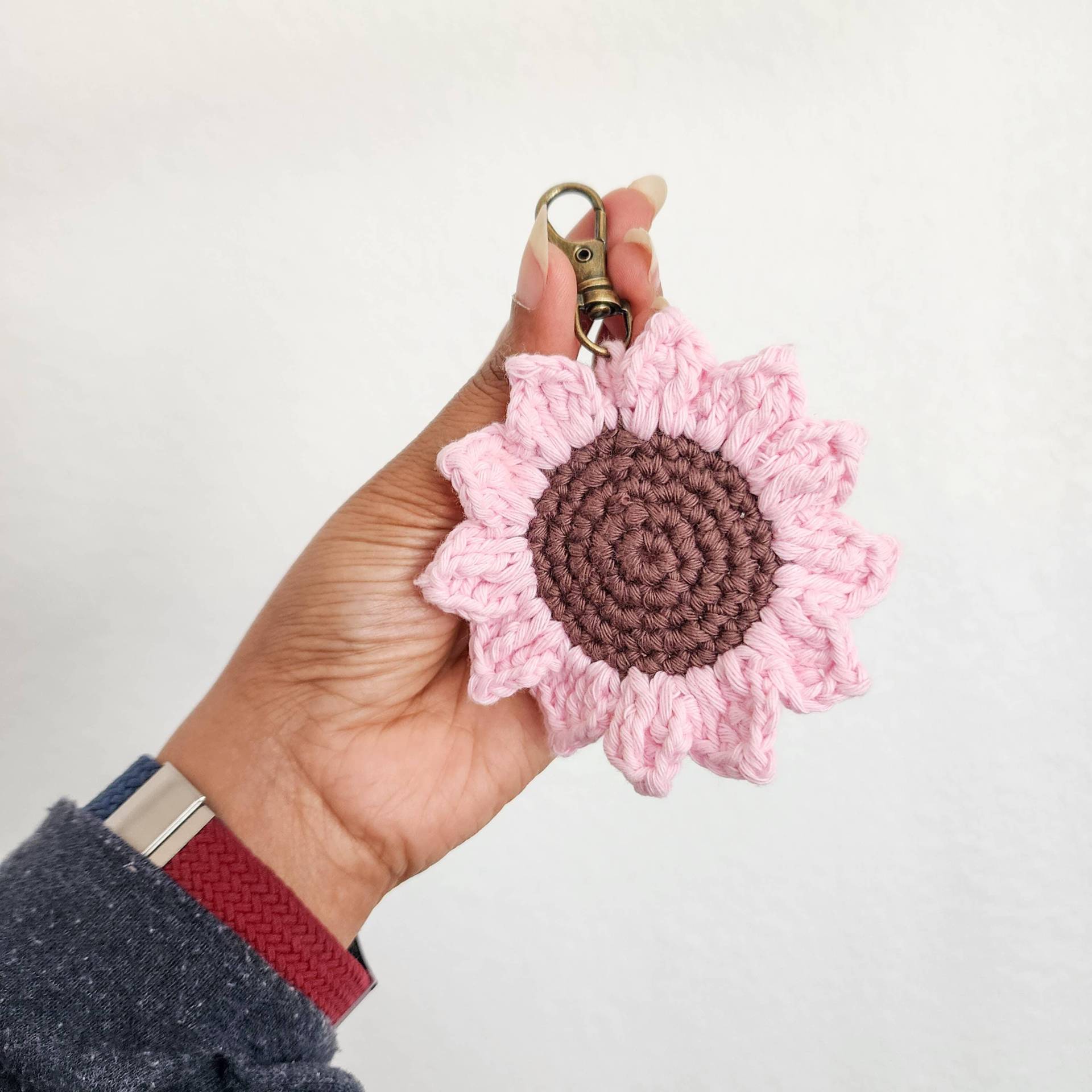 Handgewebter Gehäkelter Sonnenblumen-Schlüsselanhänger | Lebendige Blumen Taschenanhänger Handgemachte Schlüsselanhänger Boho Geschenk Für Sie Handgewebter Gehäkelter Sonnenblumen-Schlüsselanhänger | Lebendige Blumen Taschenanhänger Handgemachte Schlüsselanhänger Boho Geschenk Für Sie von HandmadeByUruba