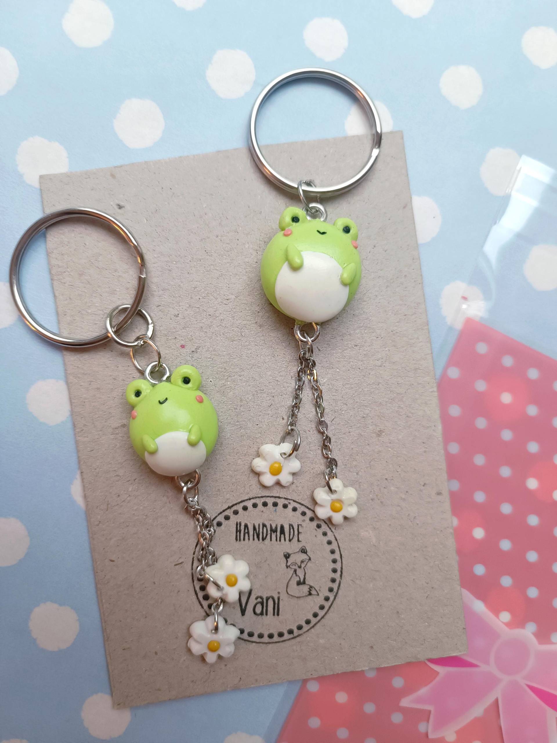 Schlüsselanhänger Frosch Mit Blume Keychain Frog Schlüsselanhänger Frosch Mit Blume Keychain Frog von HandmadeByVani