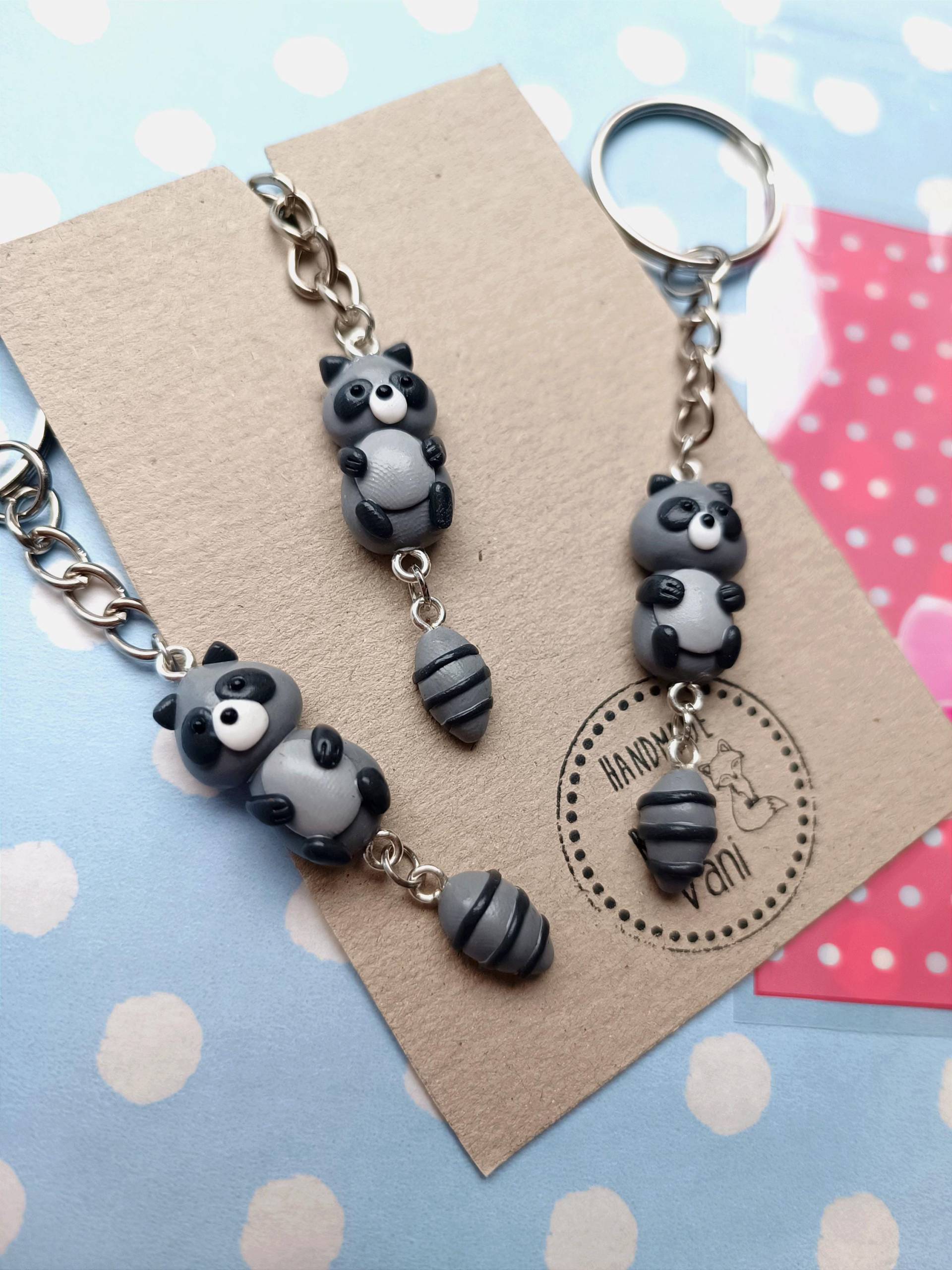 Waschbär Schlüsselanhänger Ohrringe Und Kette Waschbär Schlüsselanhänger Ohrringe Und Kette von HandmadeByVani