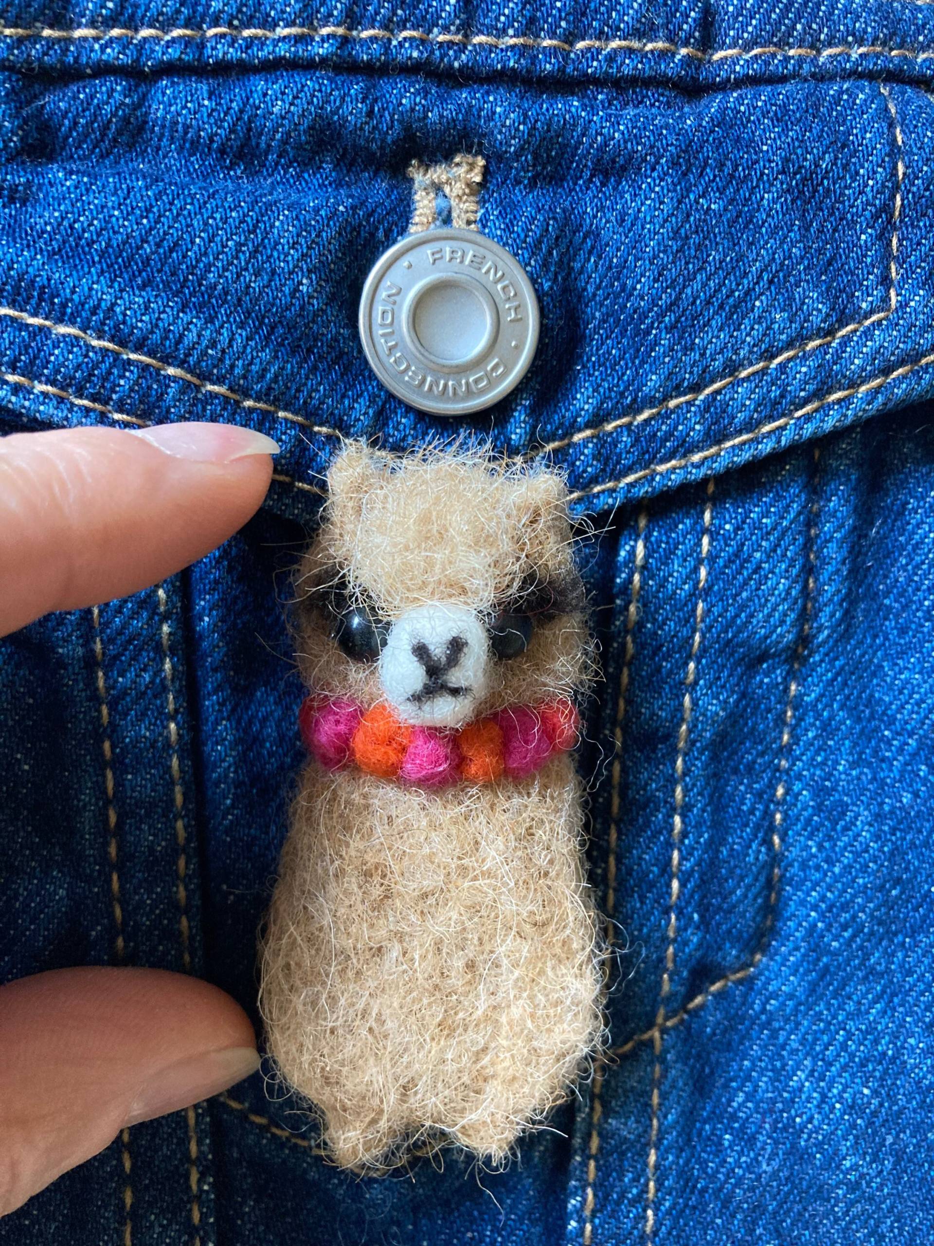 Nadel Gefilzte Lama Brosche Wolltier Schmuck Nadel Gefilzte Lama Brosche Wolltier Schmuck von HandmadeByYordanka