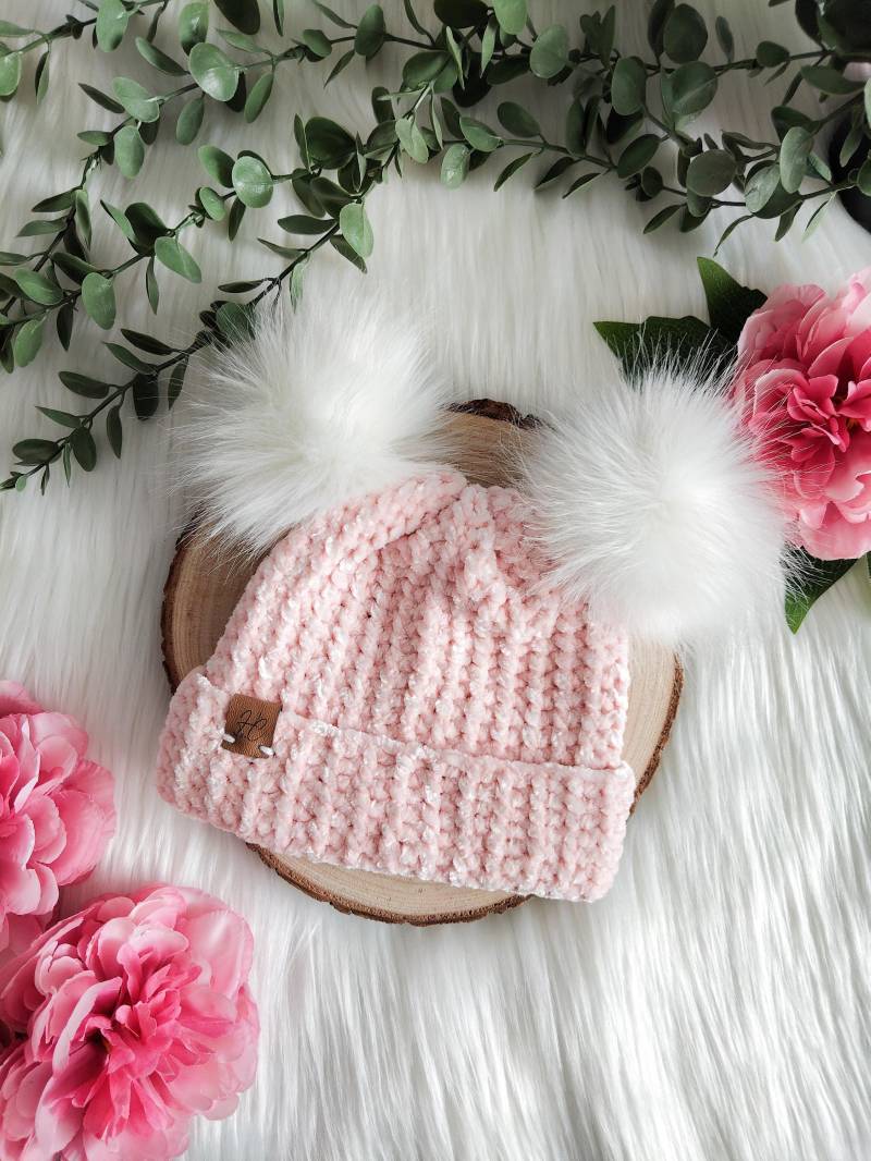 Vorbestellung Handgefertigte Samtmütze, Winter-Accessoires, Gemütliche Mütze Für Kinder Und Erwachsene Vorbestellung Handgefertigte Samtmütze, Winter-Accessoires, Gemütliche Mütze Für Kinder Und Erwachsene von HandmadeCrochetbyAv