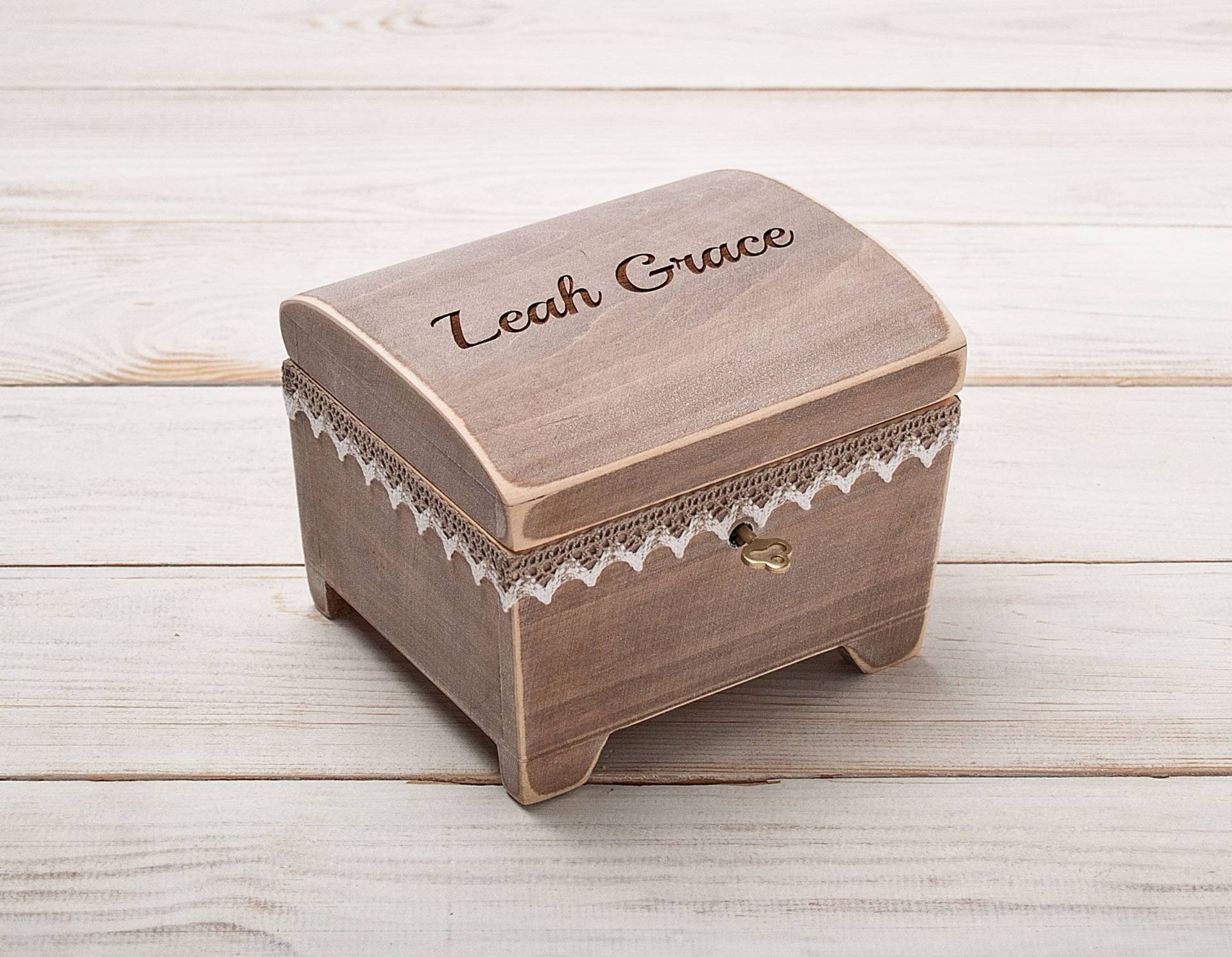 Schmuckbox Für Mädchen, Personalisierte Neue Baby Erinnerungsbox, Kleine Mädchen Schmuckbox, Gravur Andenken Box, Taufe, Blumen Geschenk von HandmadeDecoupage