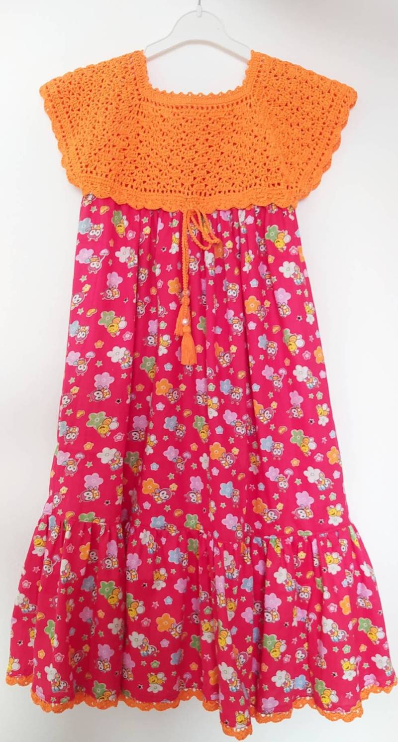 Sommerkleid Für Mädchen in Größe 128 Aus Baumwolle Mit Gehäkeltem Oberteil Rot/Orange Lustigen Bienen von HandmadeForKinder