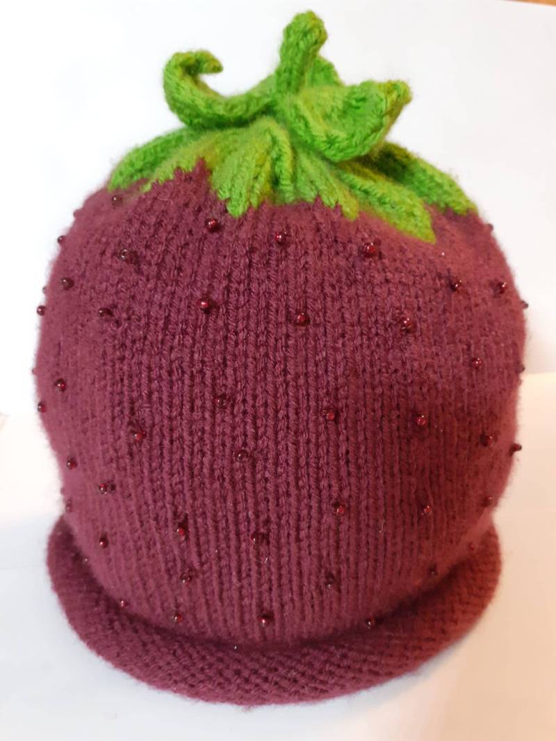 Warme Gefütterte Winter Mütze, Erdbeermütze Für Mädchen Gr.52-54 Gestrickt in Bardo, Dunkelrot von HandmadeForKinder