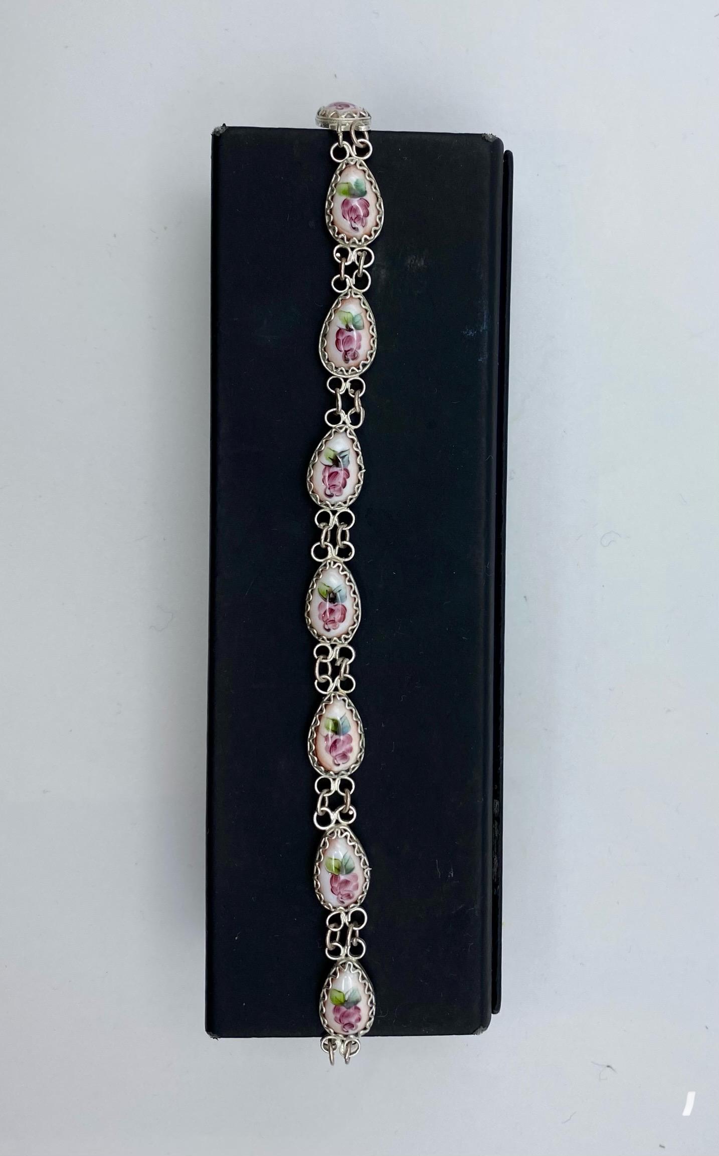 Armreif, Emaille, Metalllegierung, Handgemacht, Im Fift-stil, Filigran Armreif, Emaille, Metalllegierung, Handgemacht, Im Fift-stil, Filigran von HandmadeGiftsByYulia
