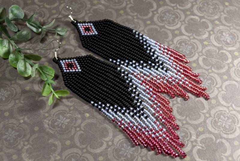 Lange Perlenohrringe, Saatperlen Ohrringe, Matte Schwarz Graue Rose Farbe von HandmadeGiftsStore