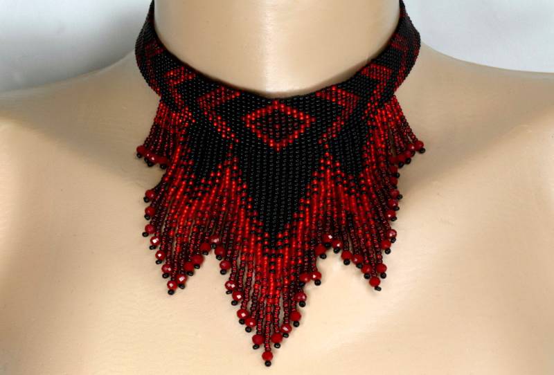 Rot Und Schwarz Samenkorn Fransen Halsband von HandmadeGiftsStore
