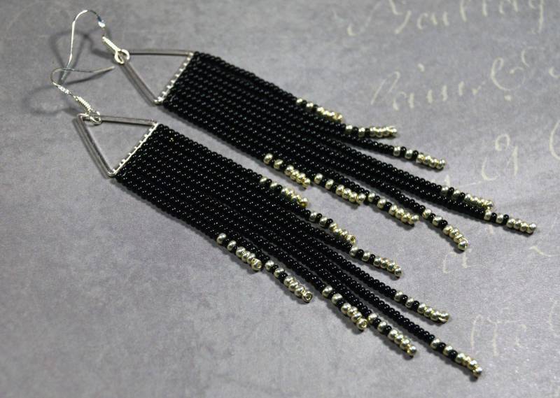 Silber Schwarz Fringe Perlen Dreieck Lange Ohrringe von HandmadeGiftsStore