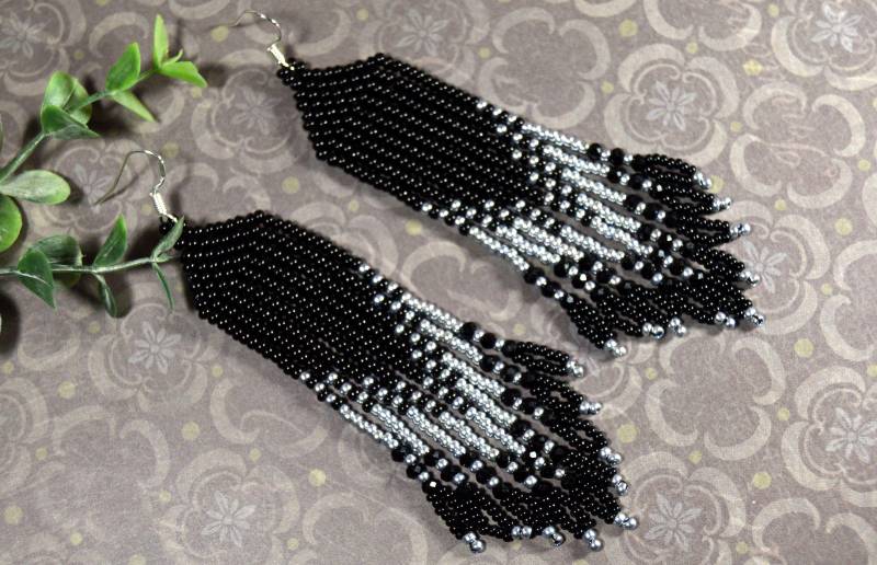 Silber Und Schwarz, Lange Perlen Ohrringe von HandmadeGiftsStore