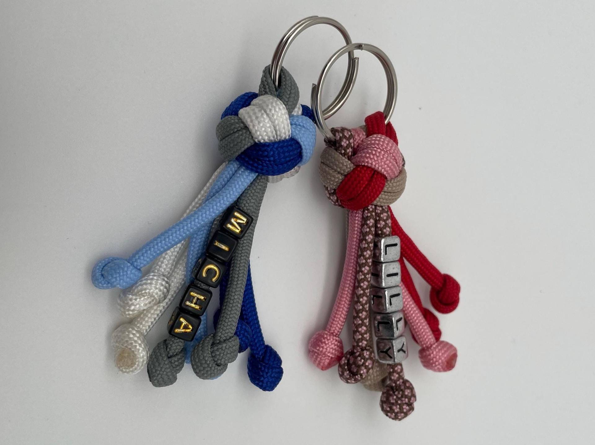 Personalisierter Schlüsselanhänger, Individuell Gestaltbar Aus Paracord Personalisierter Schlüsselanhänger, Individuell Gestaltbar Aus Paracord von HandmadeHundemode