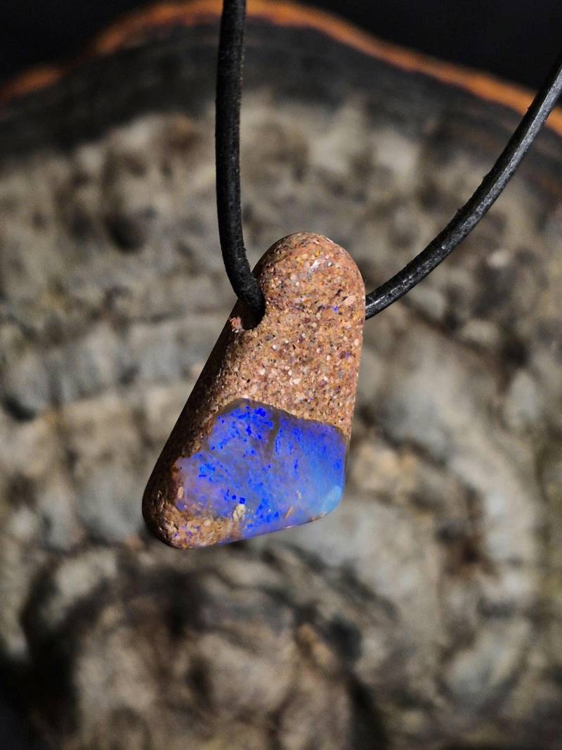Boulderopal Anhänger Halskette Am Band Gebohrt von HandmadeInOsttirol