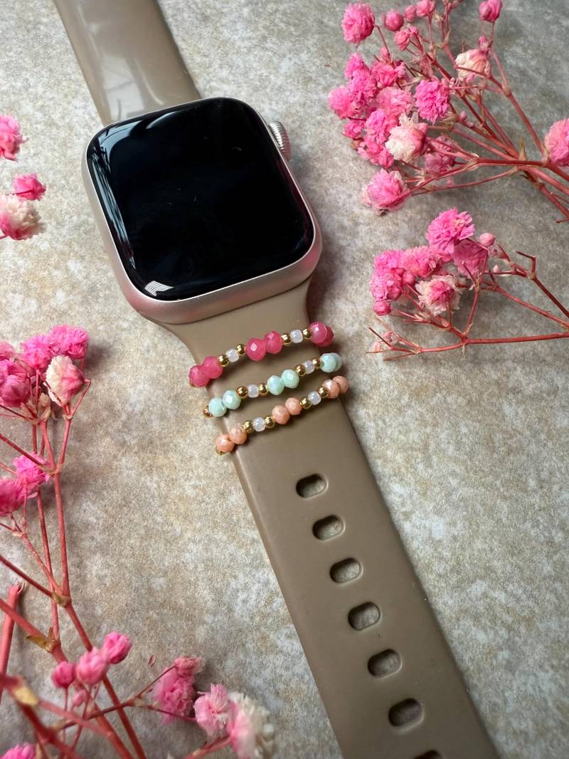 Apple Watch Charm Perlen Armband Schmuck Smartwatch Armbandschmuck Perlenschmuck Uhrenschmuck Accessoires Charms Band Uhrenband Uhrenzubehör Apple Watch Charm Perlen Armband Schmuck Smartwatch Armbandschmuck Perlenschmuck Uhrenschmuck Accessoires Charms Band Uhrenband Uhrenzubehör von HandmadeLoveByJKnn